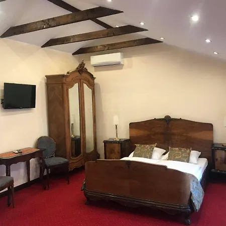 Palac Klanino منتجع