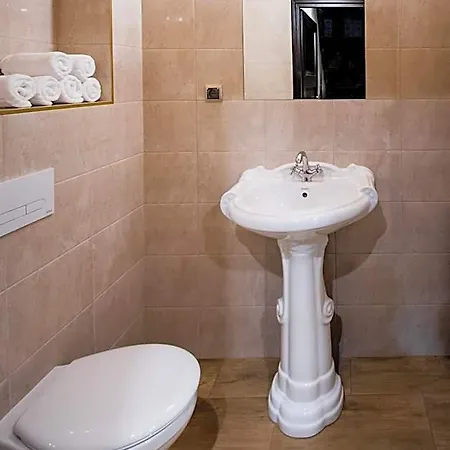 Palac Klanino Θέρετρο 3*