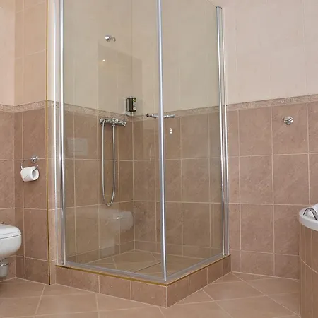 Palac Klanino منتجع